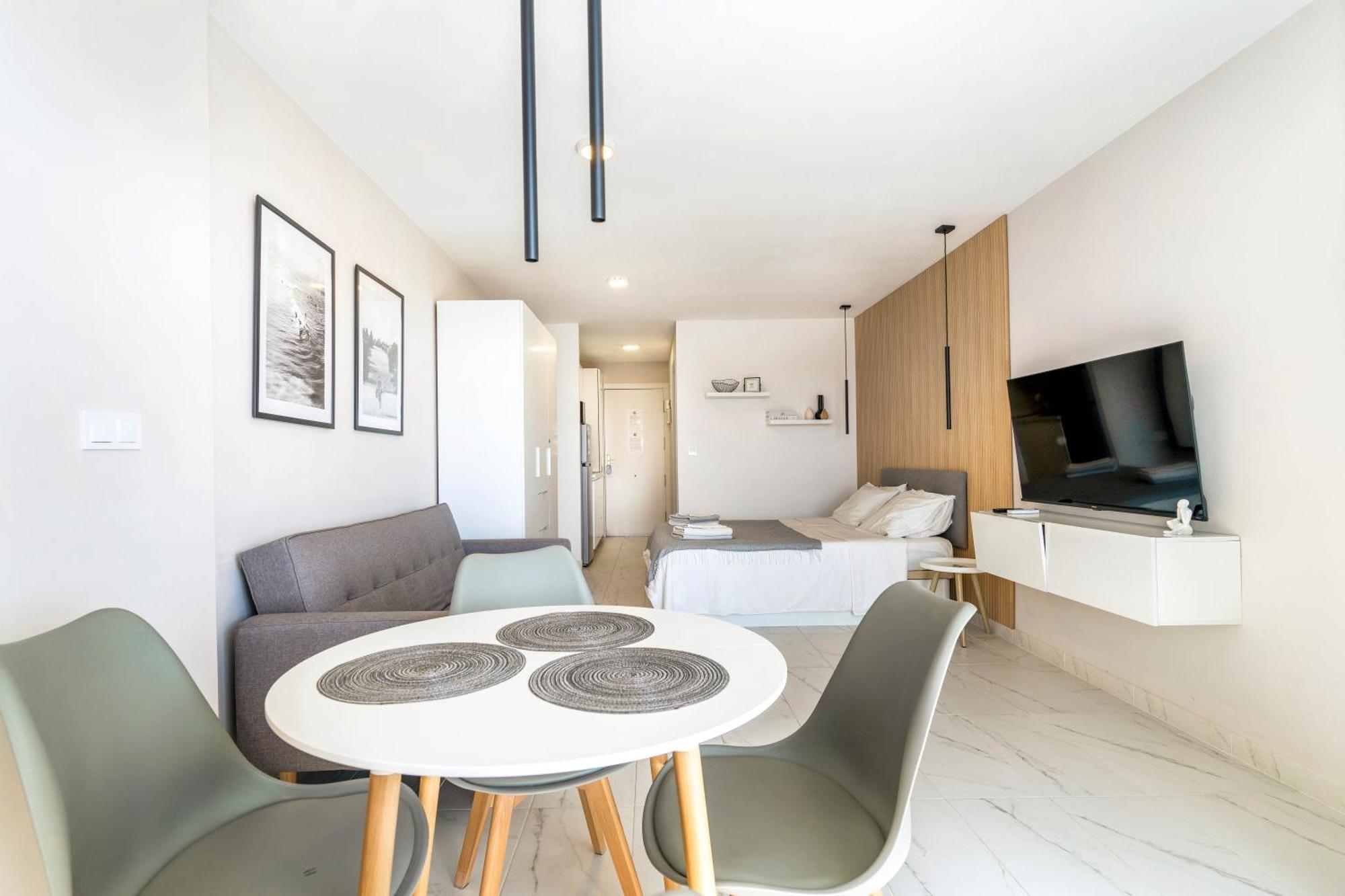 Modern Studio Apartment With Sea Views 5 Min From The Beach Sitio de Calahonda Bagian luar foto